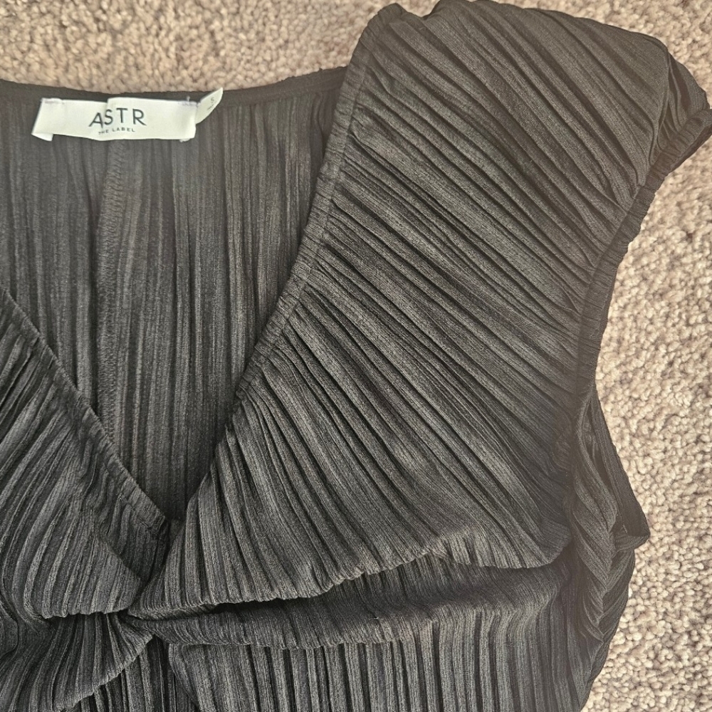 ASTR the Label Black Pleated V Neck Maxi Dress Womens Small Long Satin Shiny